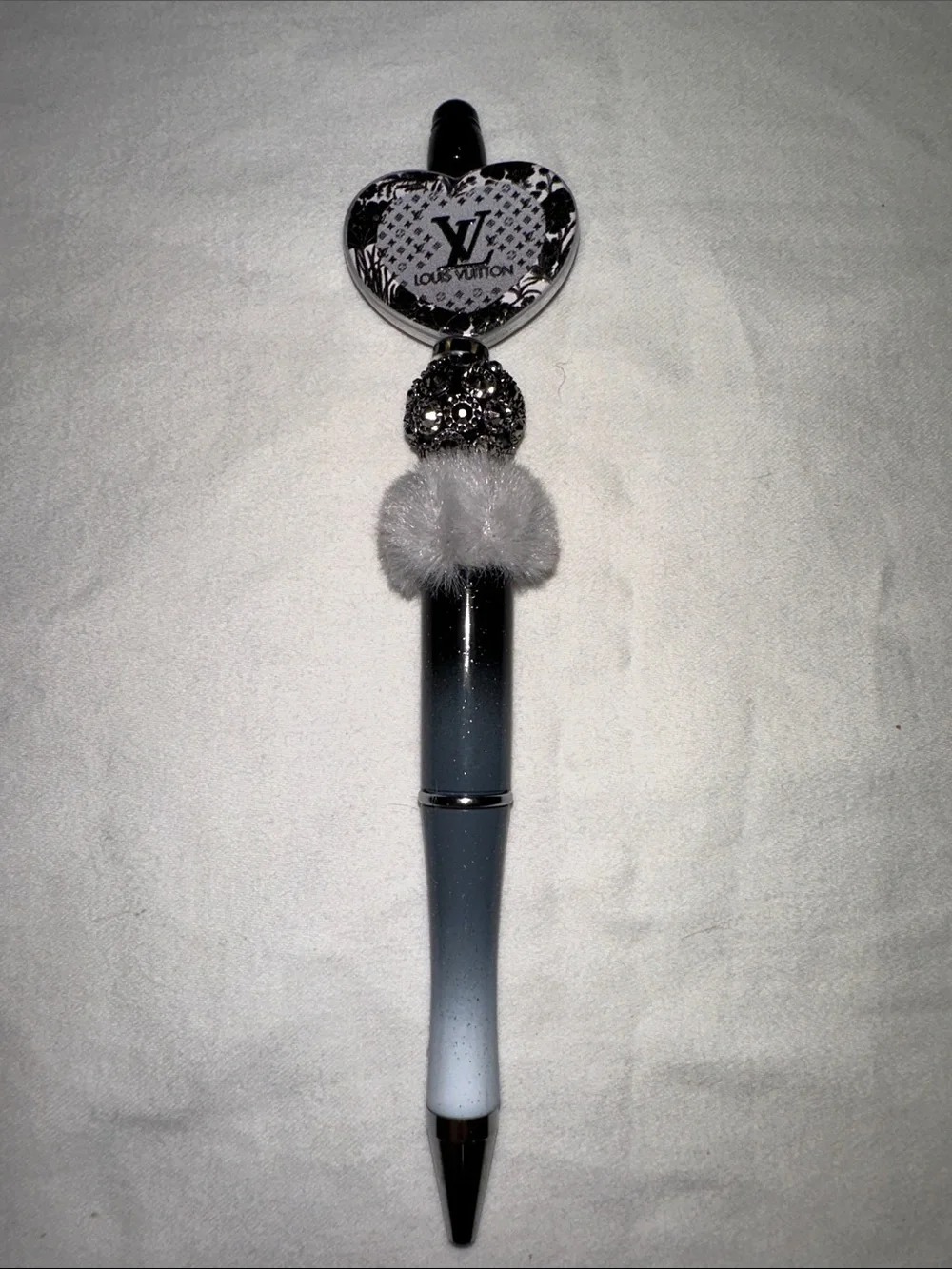Quiet Luxury Black to White Ombre Heart Charm Pen